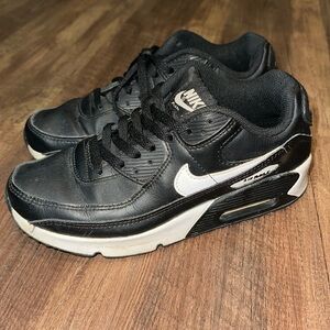 Nike Air Max 90 LTR CD6864-010 Black White Kids Size 5Y‎